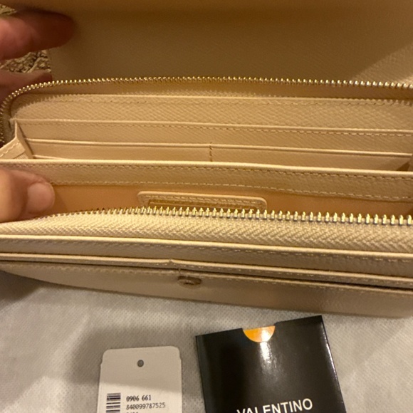 Valentino By Mario Valentino Cream Wallet - Picture 4 of 5